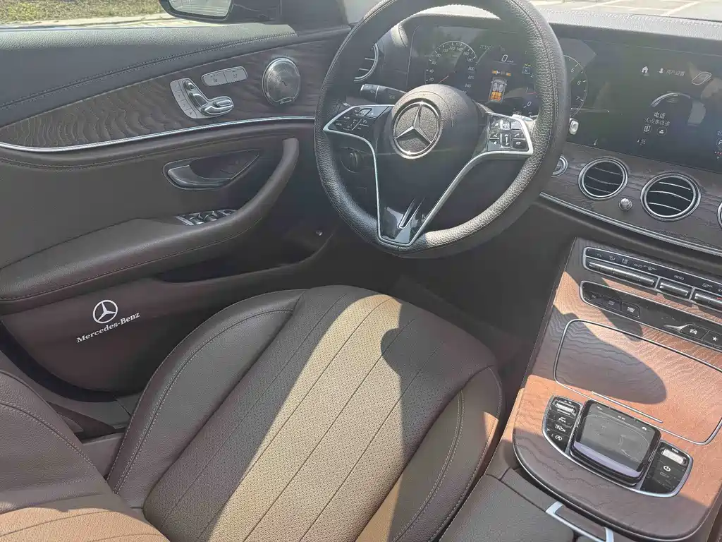 Mercedes-Benz E-Class — миниатюра 11