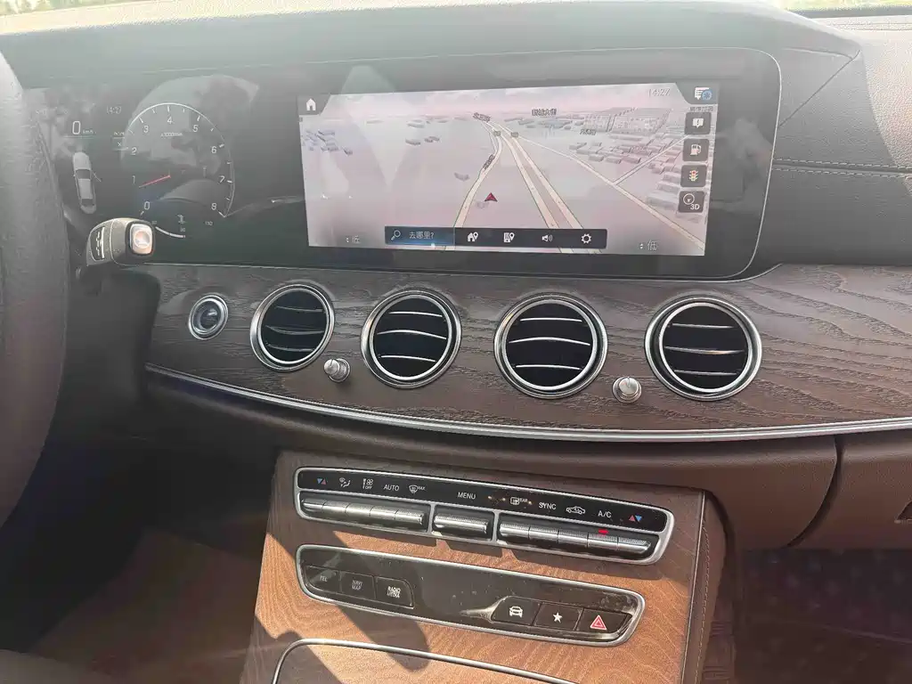 Mercedes-Benz E-Class — миниатюра 23