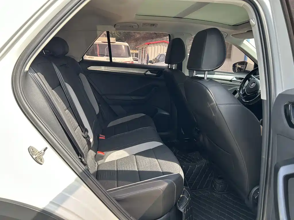 Volkswagen T-Roc — миниатюра 5