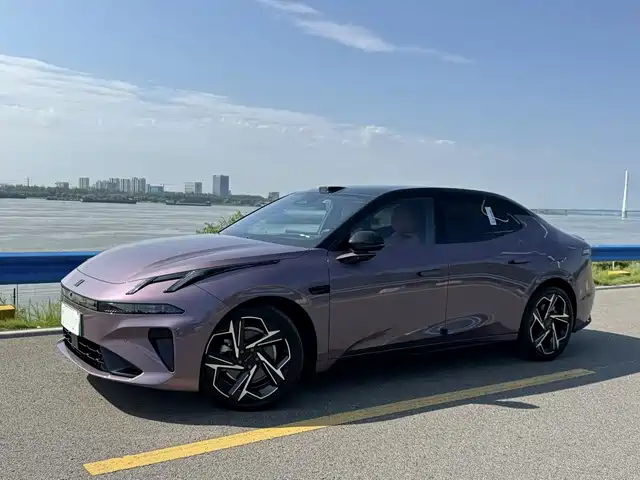 2025 Lynk & Co 07