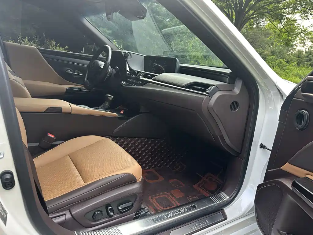 Lexus ES — миниатюра 12