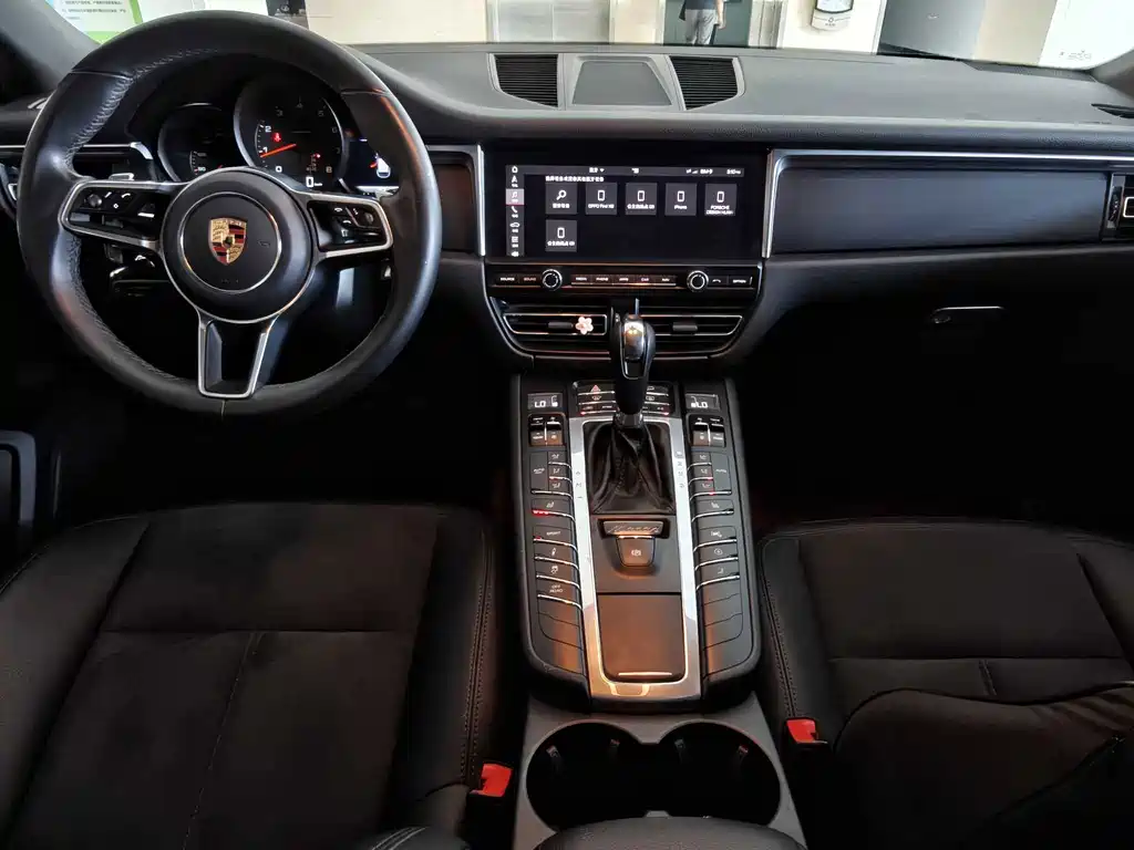 Porsche Macan — миниатюра 14
