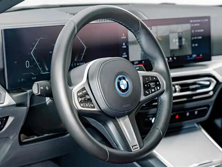 BMW i4 — миниатюра 9