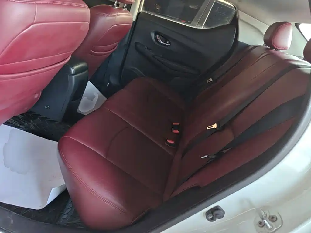 Nissan Bluebird — миниатюра 17
