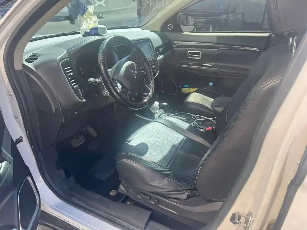 Mitsubishi Outlander — миниатюра 2
