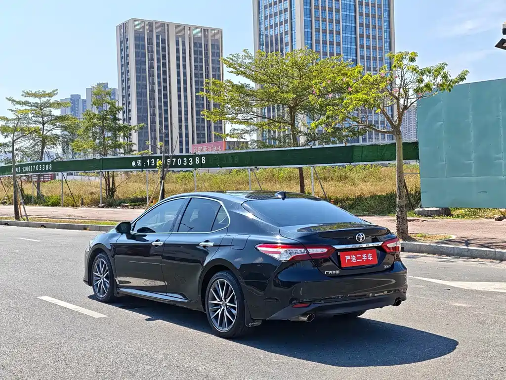 Toyota Camry — миниатюра 10