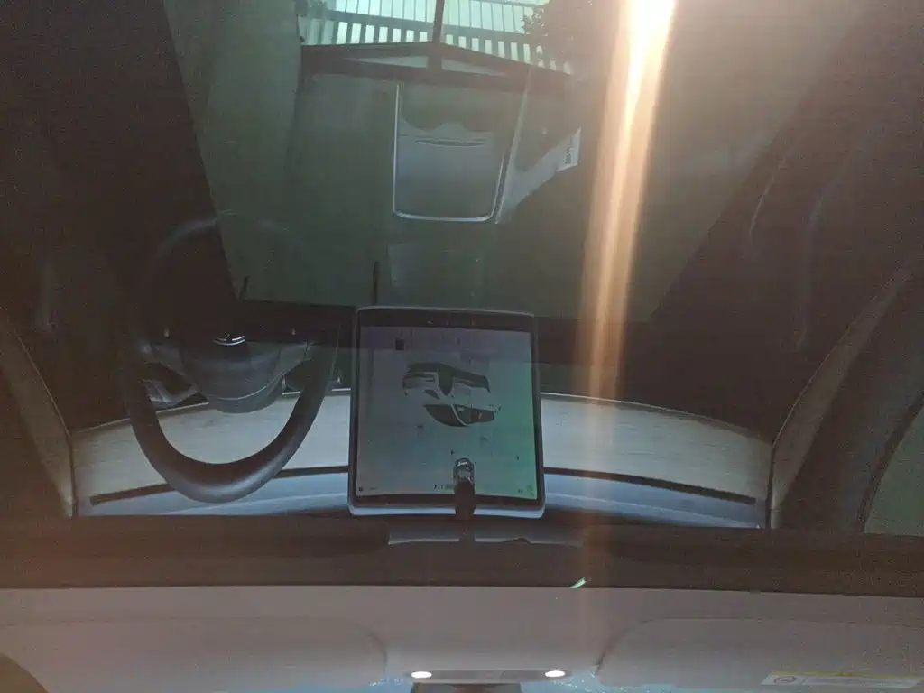 Tesla Model 3 — миниатюра 9