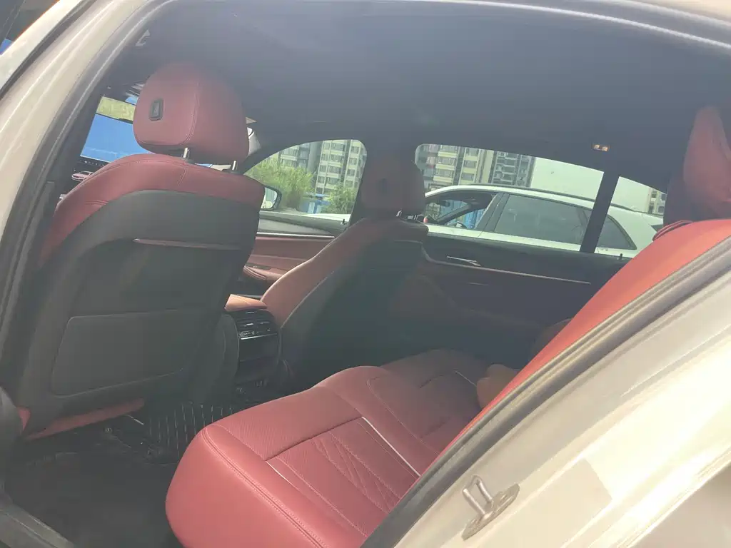 BMW 5 Series — миниатюра 7