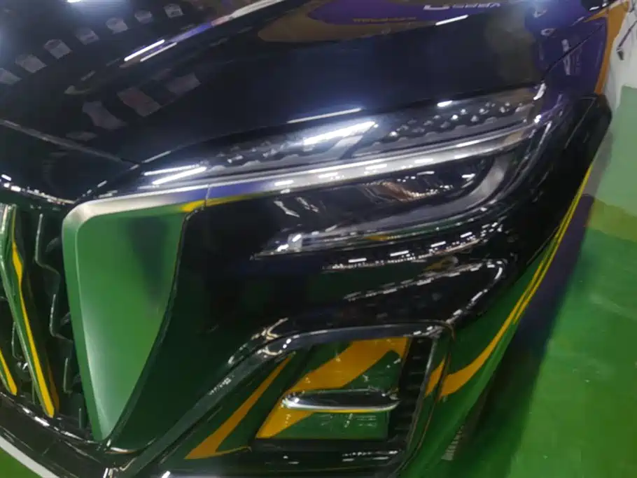 RED FLAG HONGQI HS3 PHEV