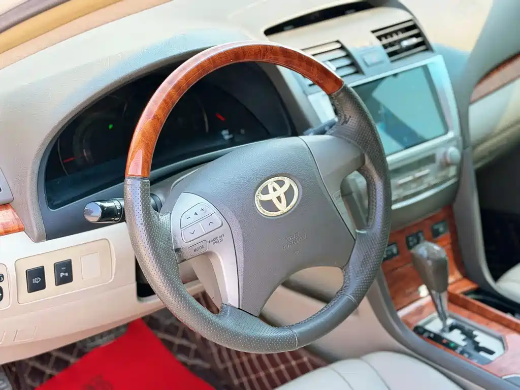 Toyota Camry — миниатюра 4