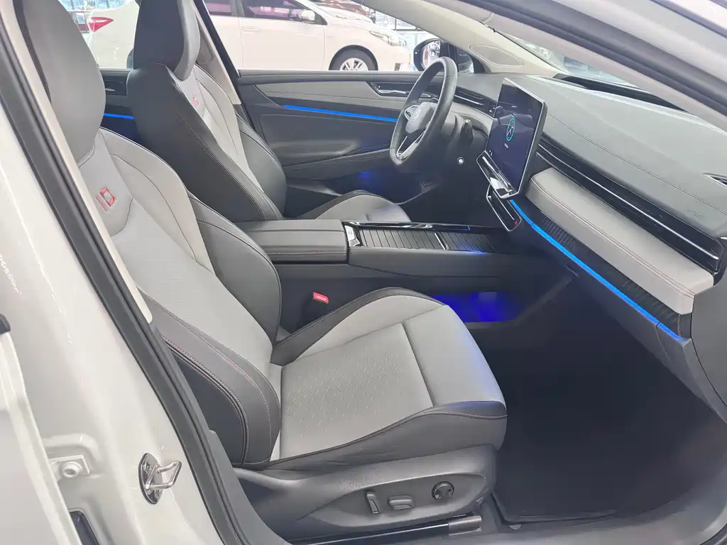 VOLKSWAGEN ID.7 VIZZION