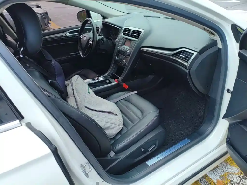 Ford Mondeo — миниатюра 9