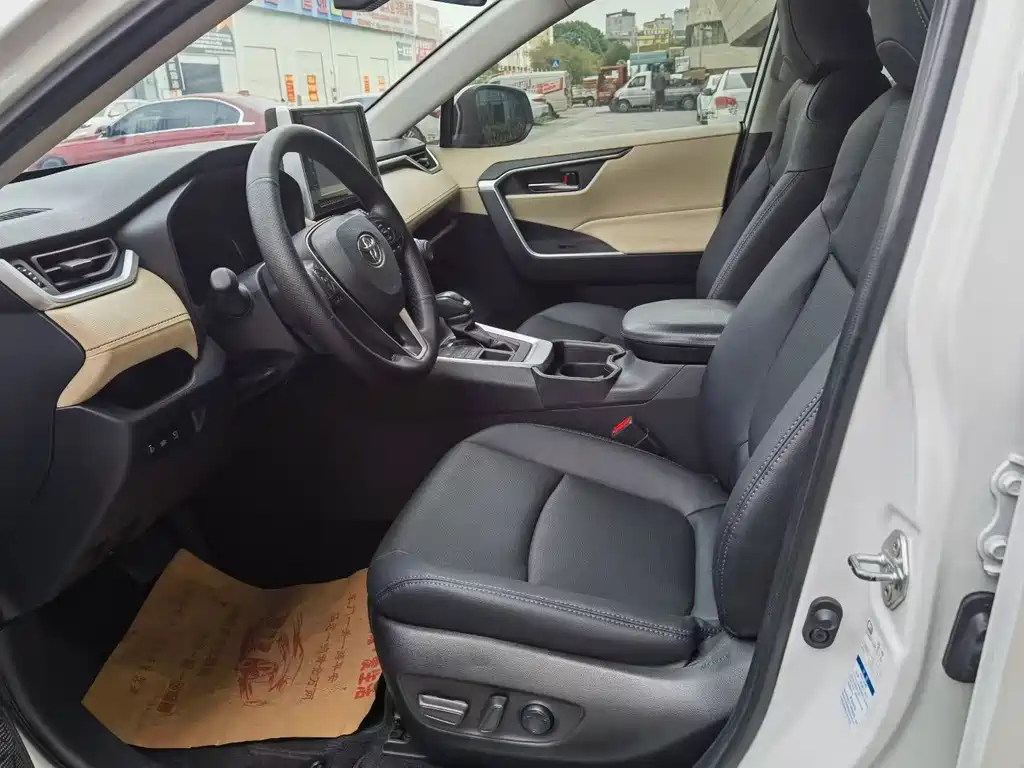 Toyota RAV4 — миниатюра 4