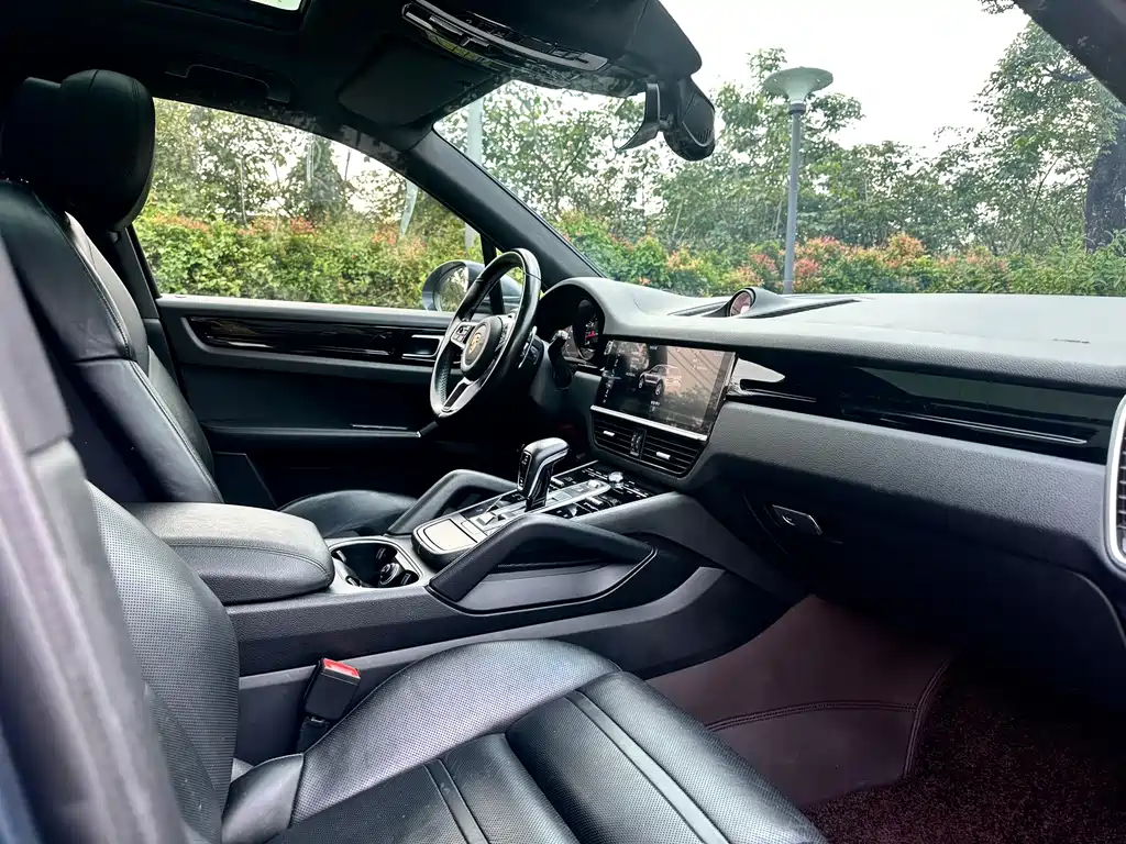 Porsche Cayenne — миниатюра 8