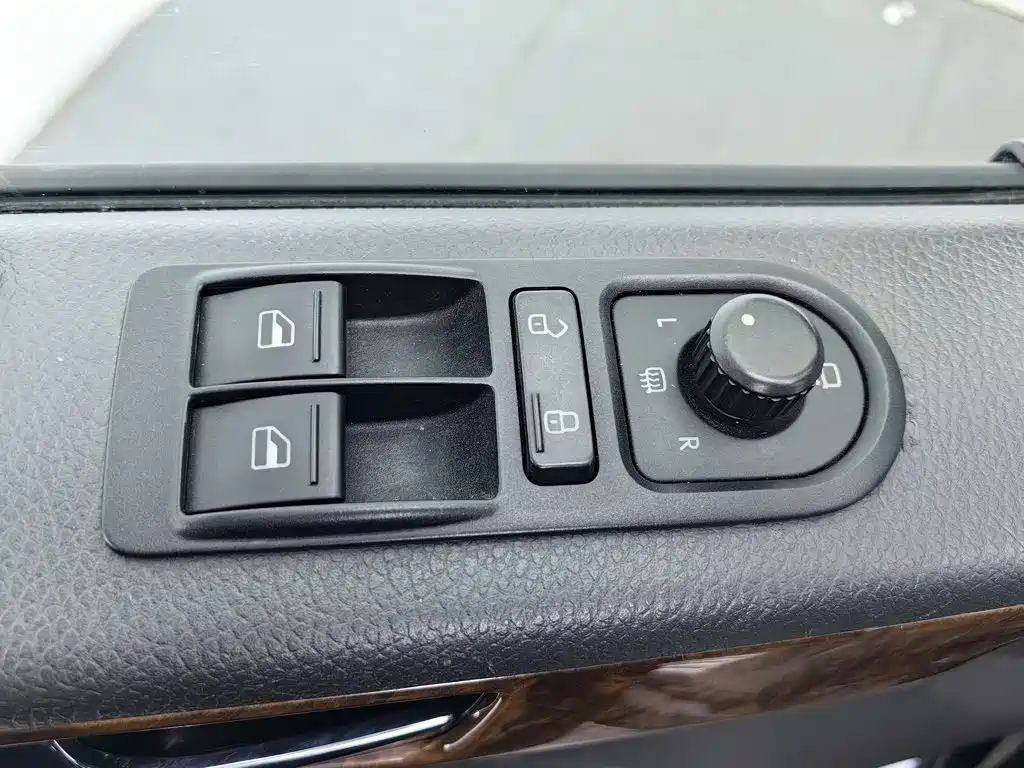 Volkswagen Multivan — миниатюра 9