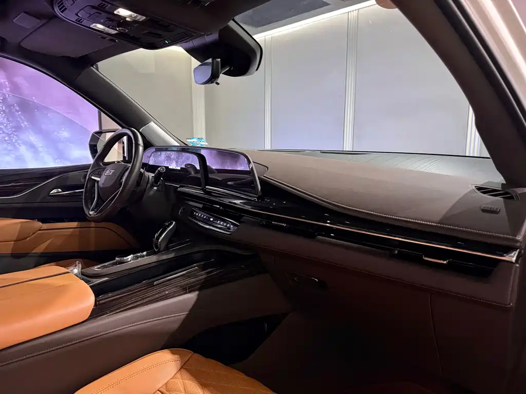 Cadillac Escalade — миниатюра 6