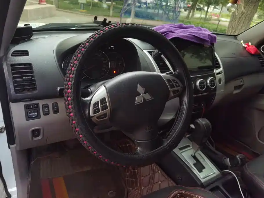 Mitsubishi Pajero Sport — миниатюра 15