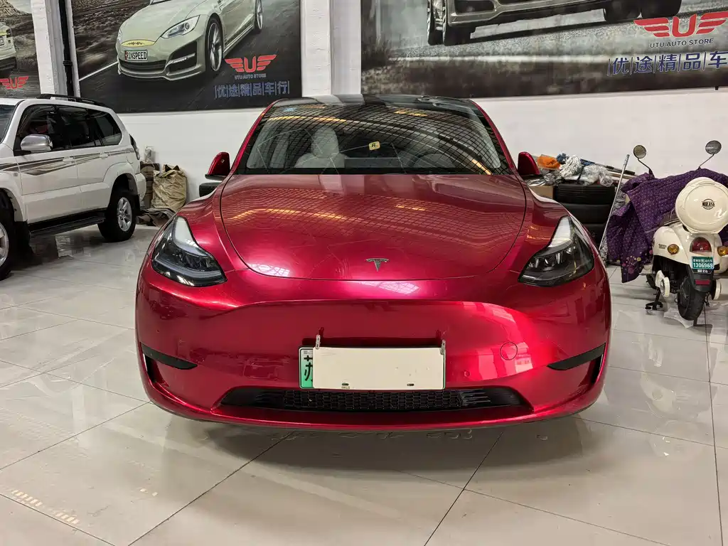TESLA MODEL Y