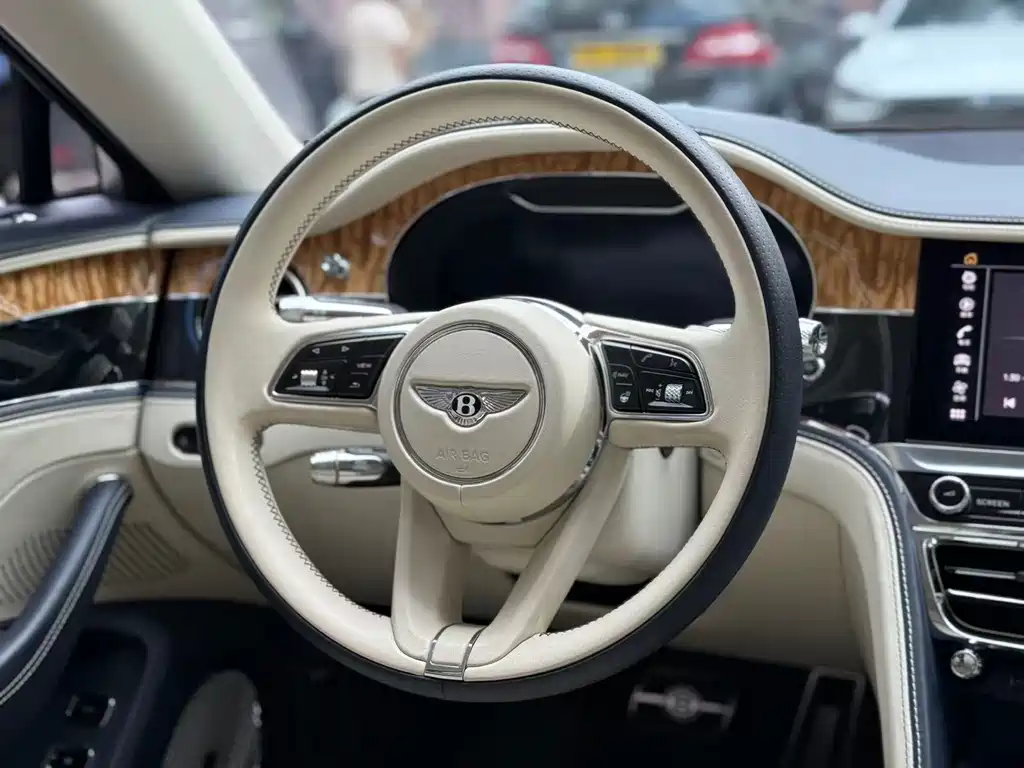 Bentley Flying Spur — миниатюра 23