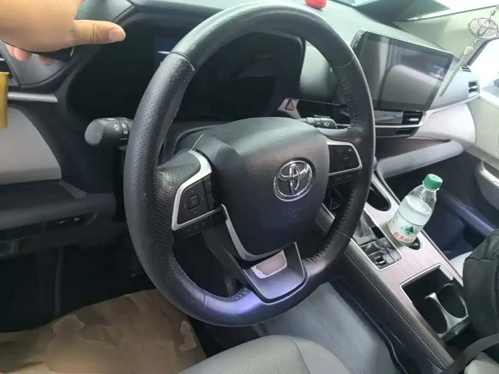 Toyota Sienna — миниатюра 11