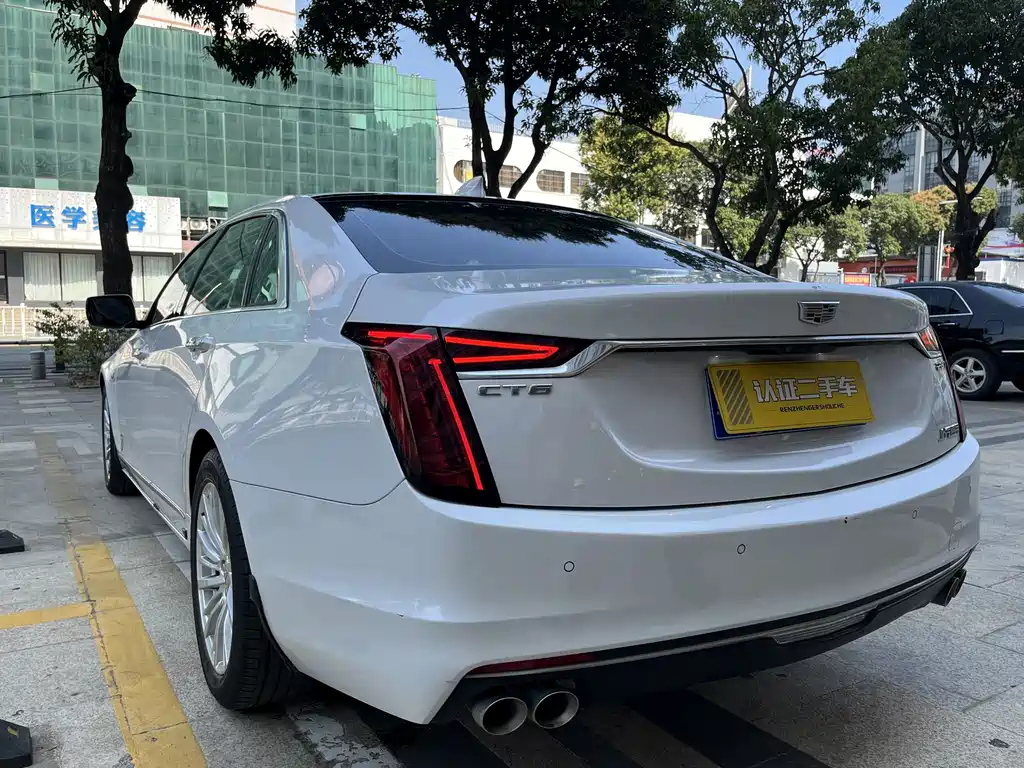 CADILLAC CT6