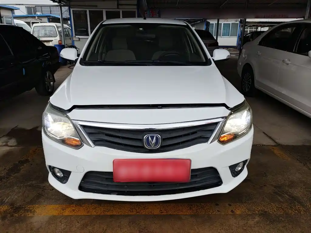 CHANGAN YUEXIANG V3