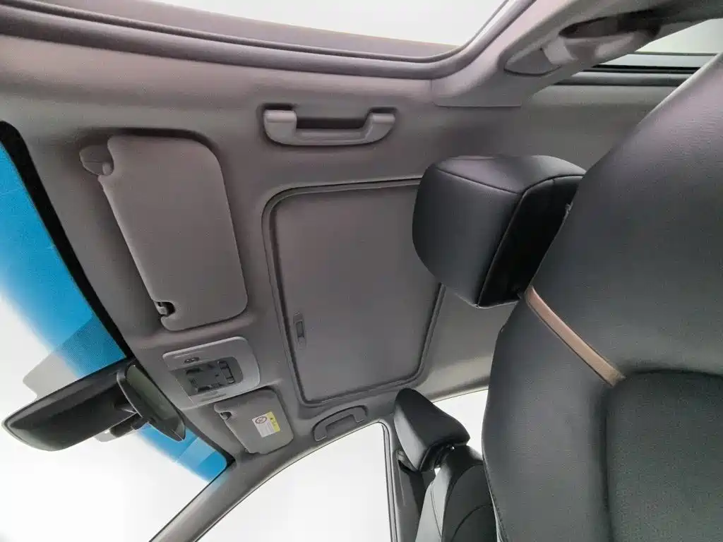 Toyota Camry — миниатюра 14