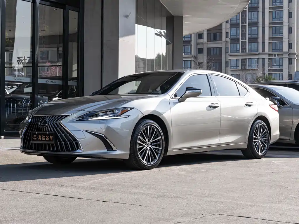 Lexus ES 2023