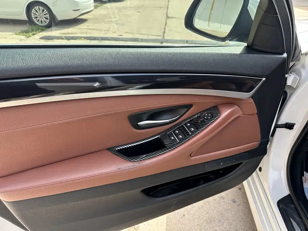 BMW 5 Series — миниатюра 11