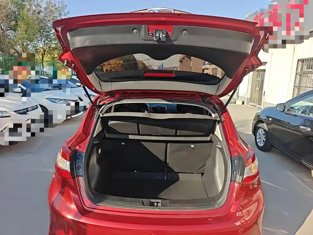 Nissan Tiida — миниатюра 19
