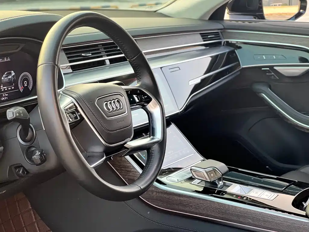 AUDI A8