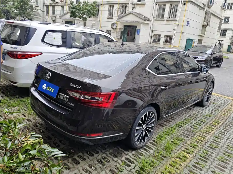 Skoda Superb 2016 TSI330 DSG