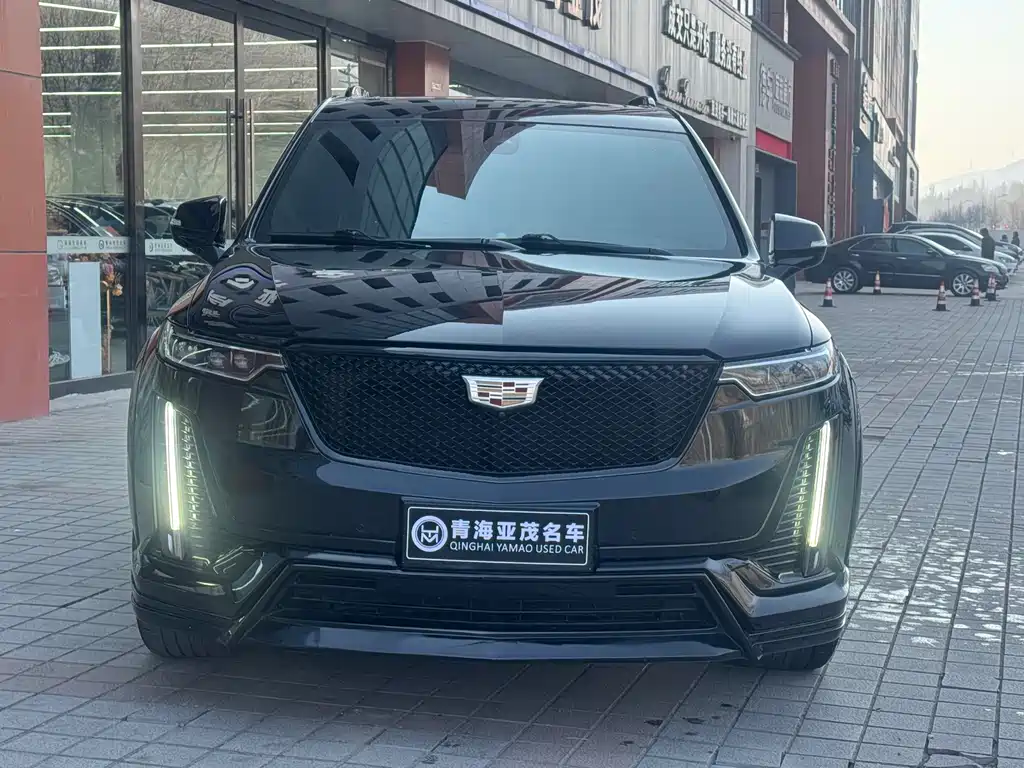 CADILLAC XT6