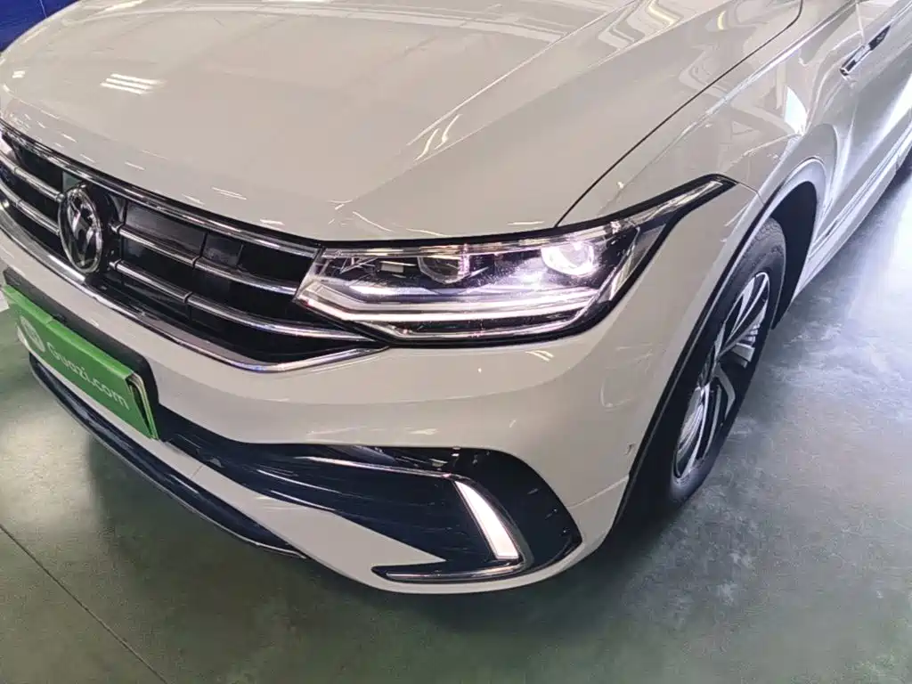 Volkswagen Tiguan L PHEV — миниатюра 24