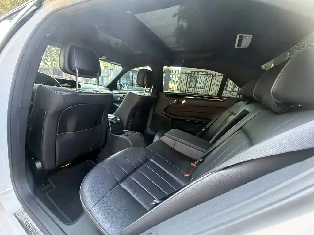 Mercedes-Benz E-Class — миниатюра 5