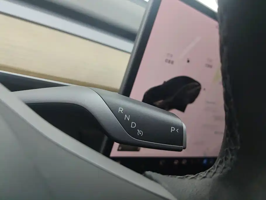 Tesla Model 3 — миниатюра 16