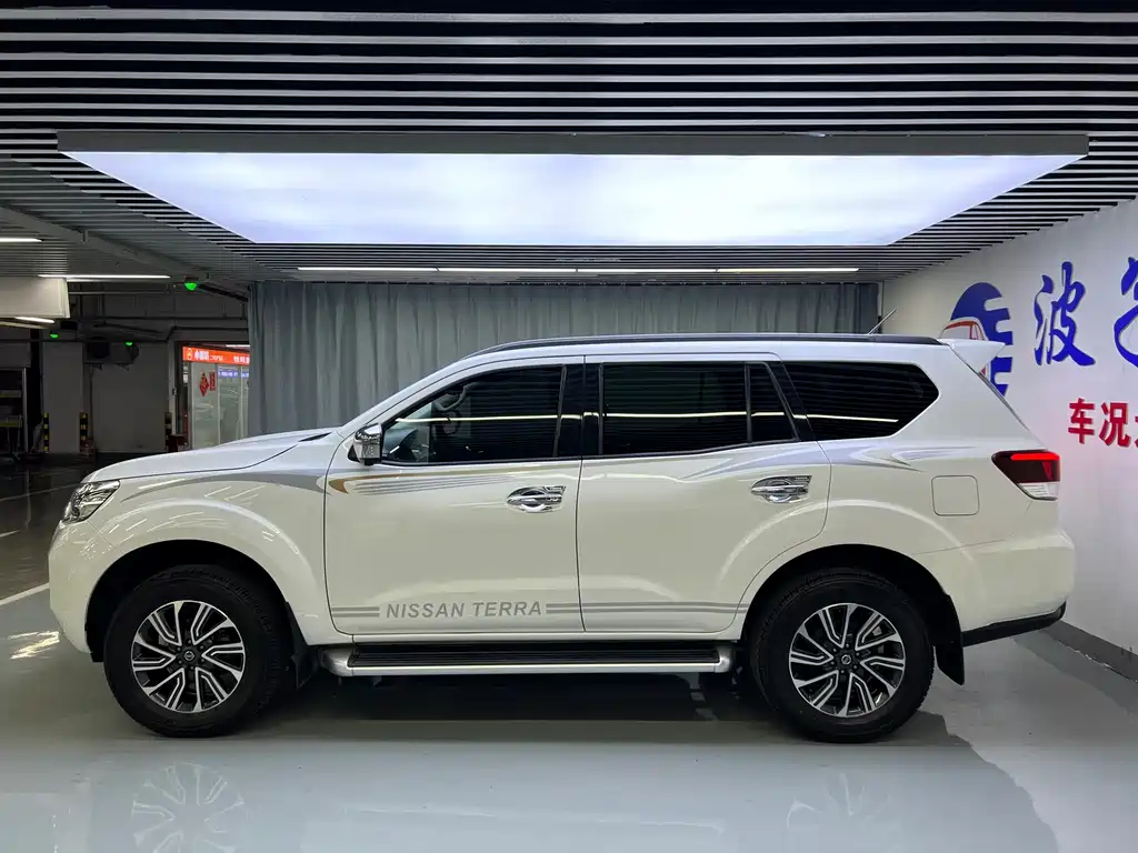 Nissan Terra — миниатюра 4