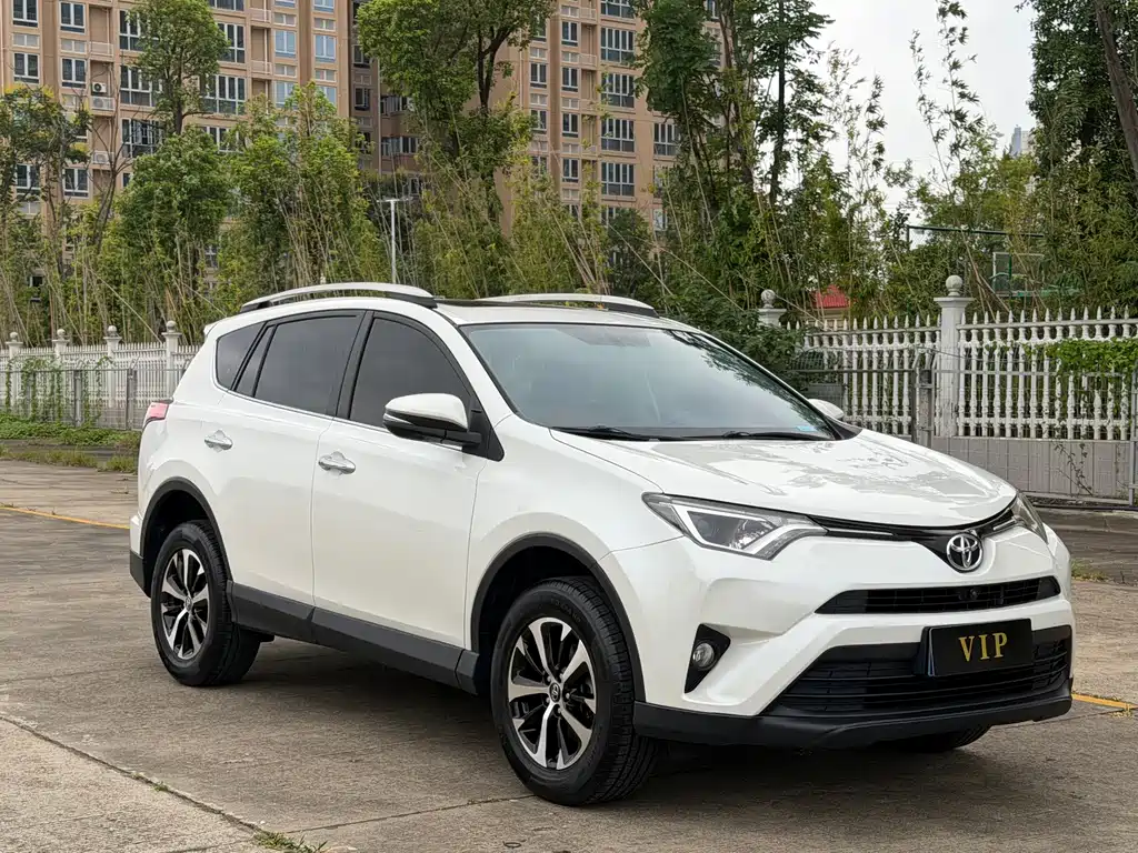 Toyota RAV4 — миниатюра 3