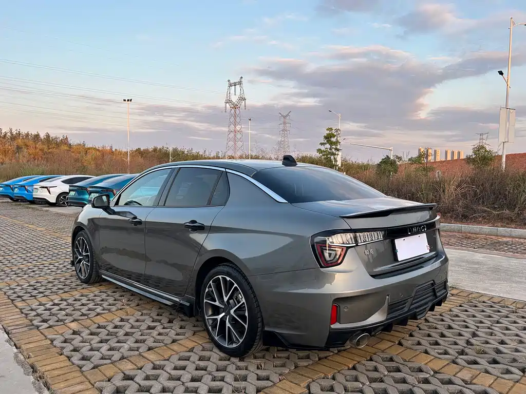 Lynk & Co 03 — миниатюра 4