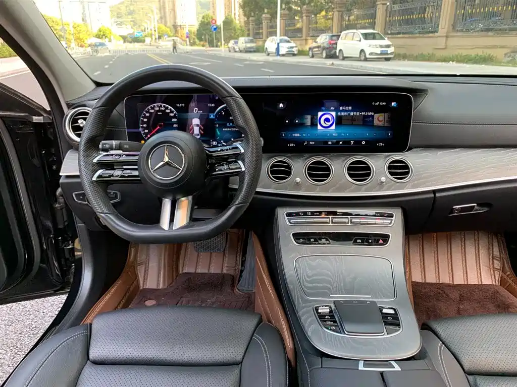 MERCEDES-BENZ E CLASS