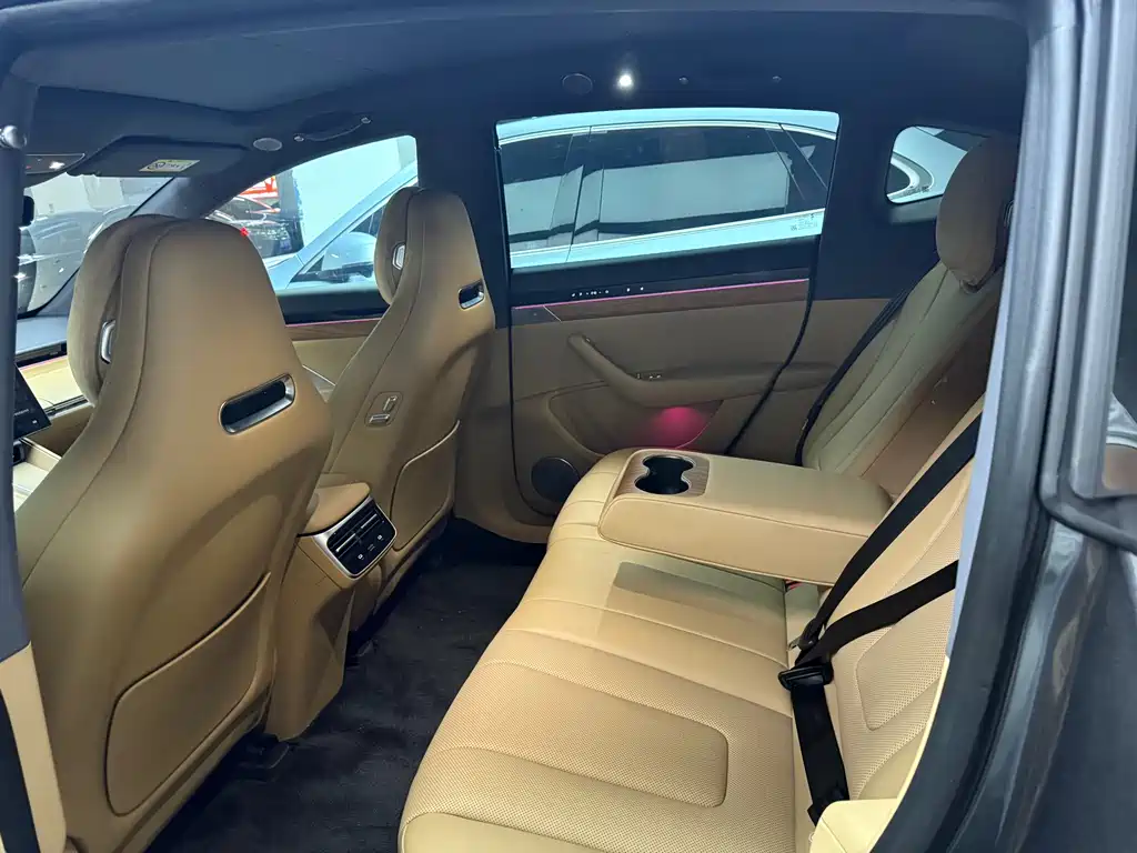 AITO WISDOM WORLD R7