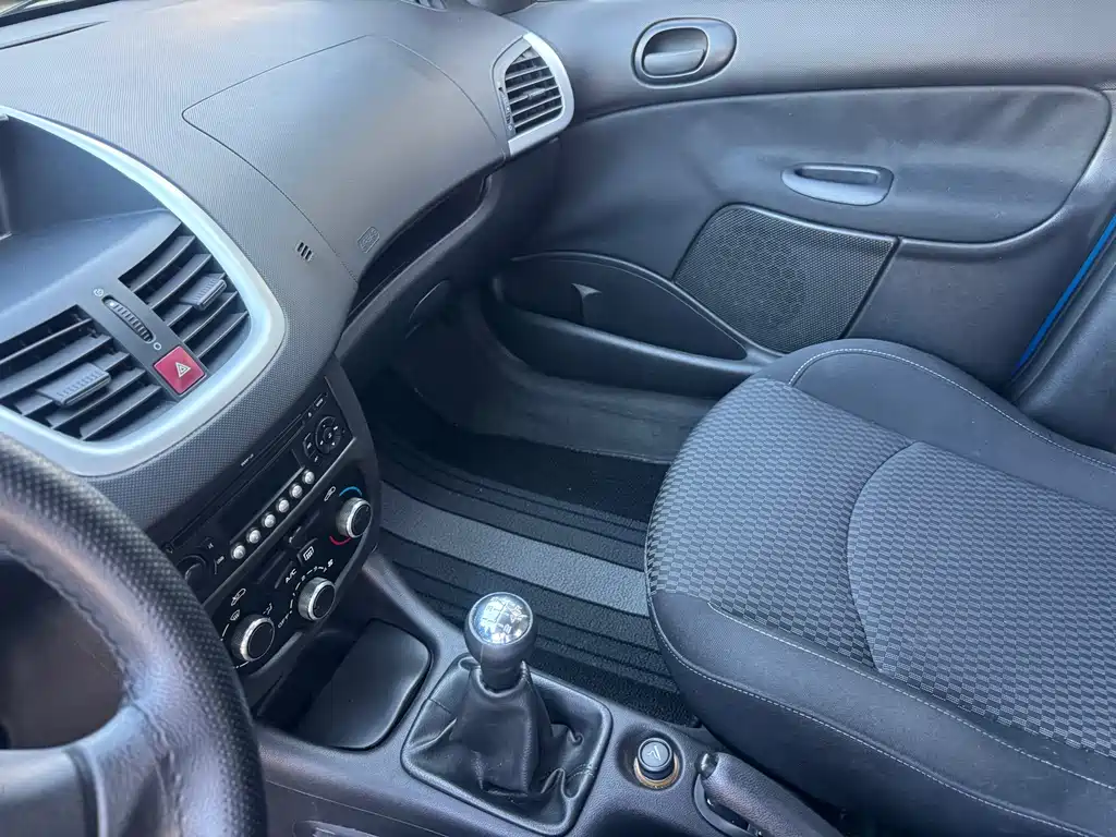 Peugeot 207 — миниатюра 5