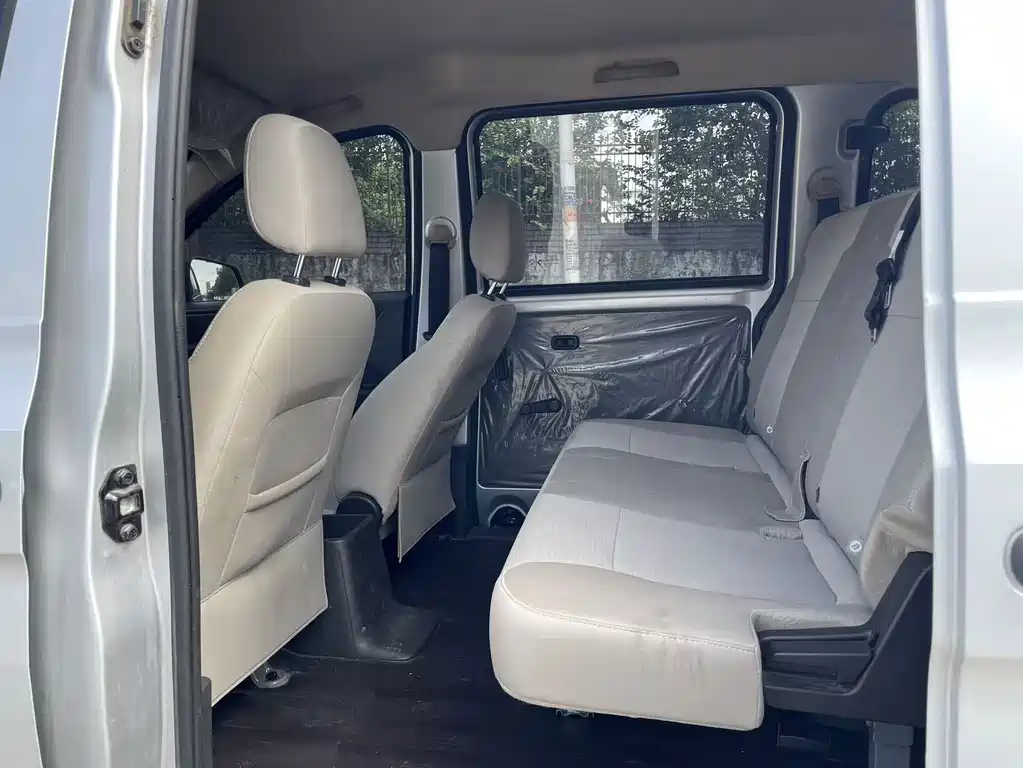 Wuling Hongguang V — миниатюра 5