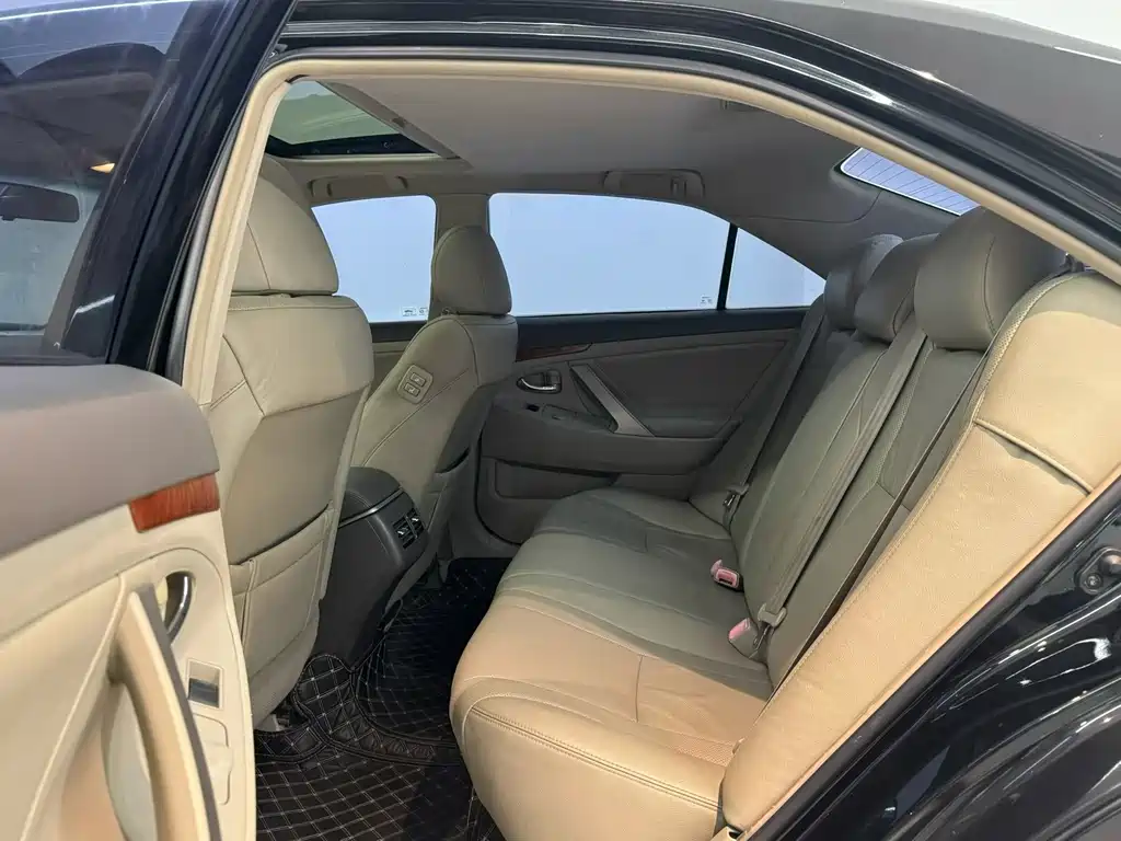 Toyota Camry — миниатюра 6