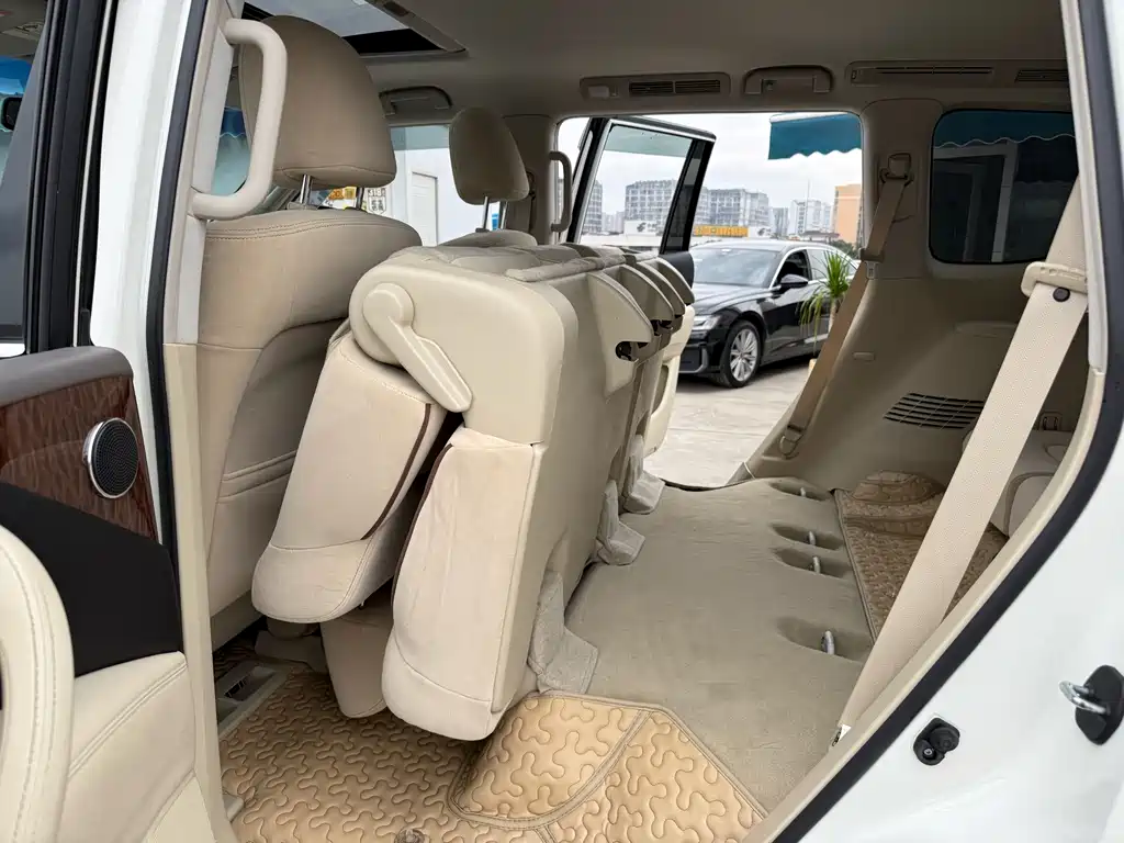 Nissan Patrol — миниатюра 16