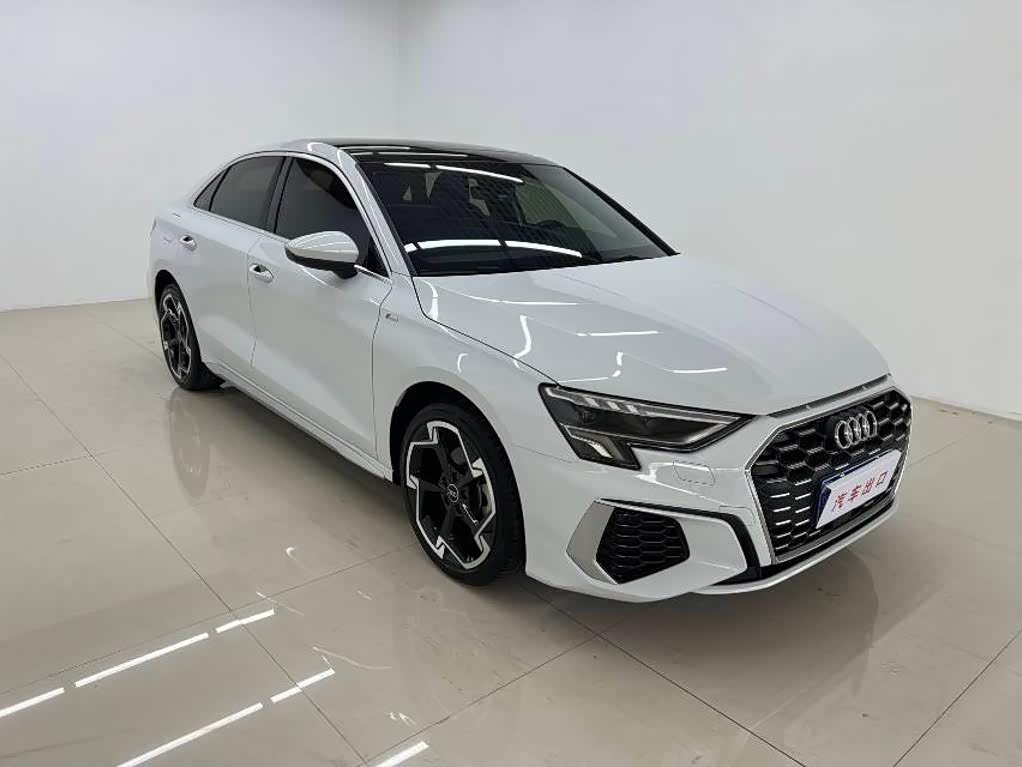 Audi A3 1.4 л 2023 г. Белый, пробег 35000 км