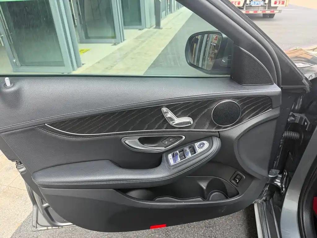 Mercedes-Benz C-Class — миниатюра 5