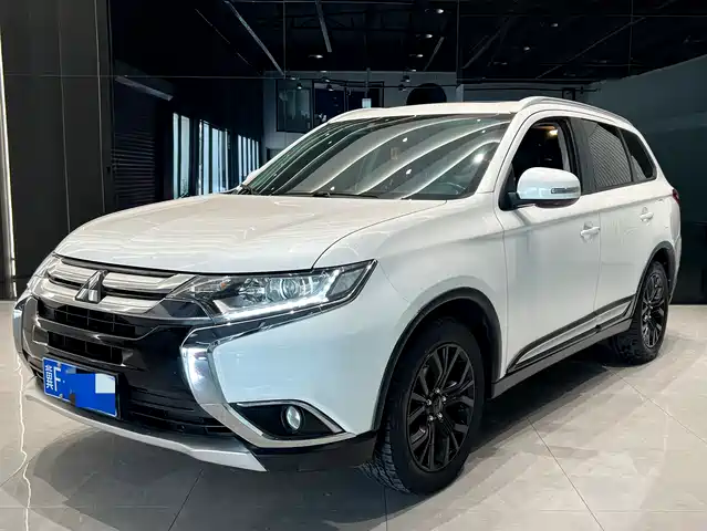 MITSUBISHI OUTLANDER 2018