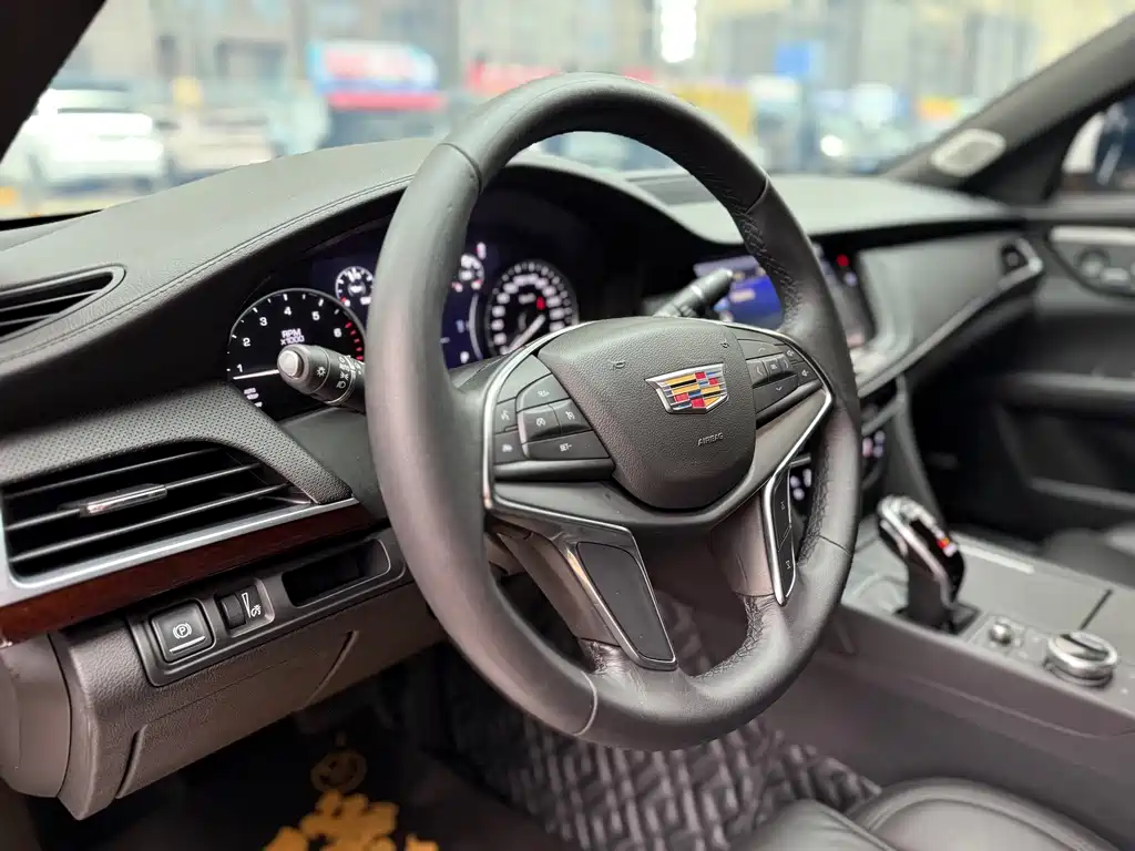 CADILLAC CT6
