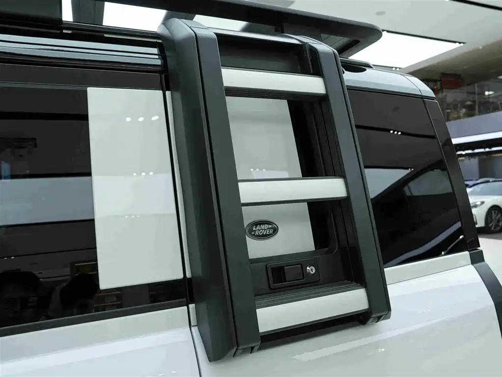 Land Rover Defender — миниатюра 18